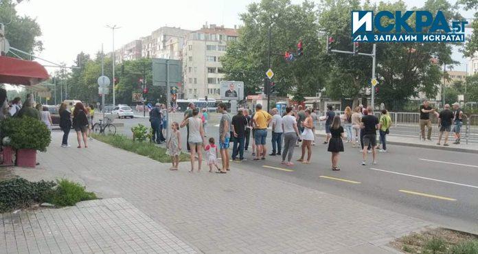 Протест на булевард "Демокрация" в Бургас