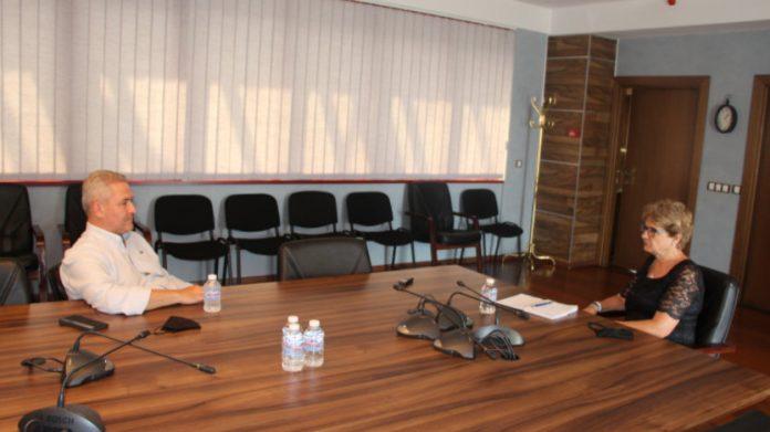 Кмет Димитър Славов и регионалният министър арх. Виолета Комитова