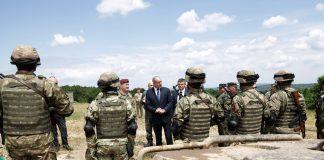 Румен Радев на военно учение