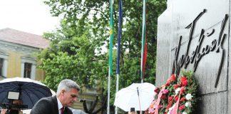 Служебният премиер отдаде почит на подвига на Христо Ботев във Враца