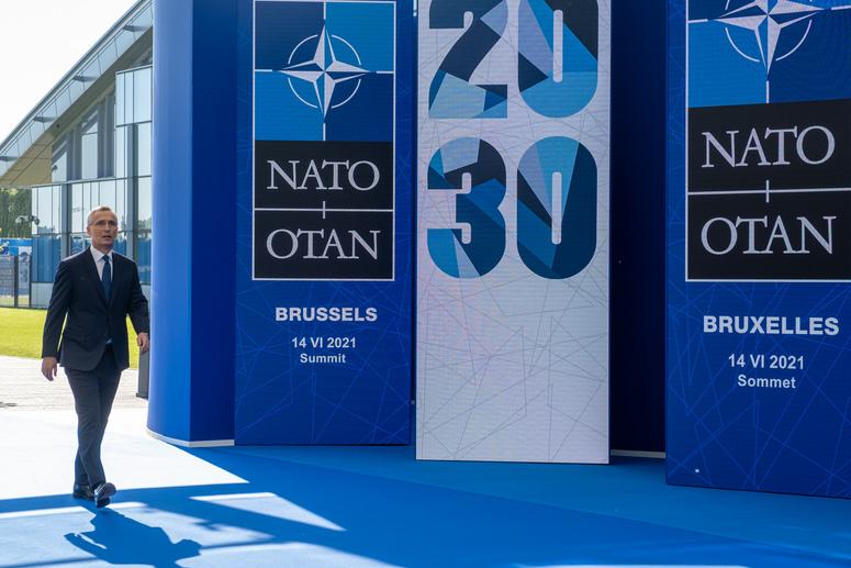 Възраждащият се алианс НАТО е на път да затегне хватката