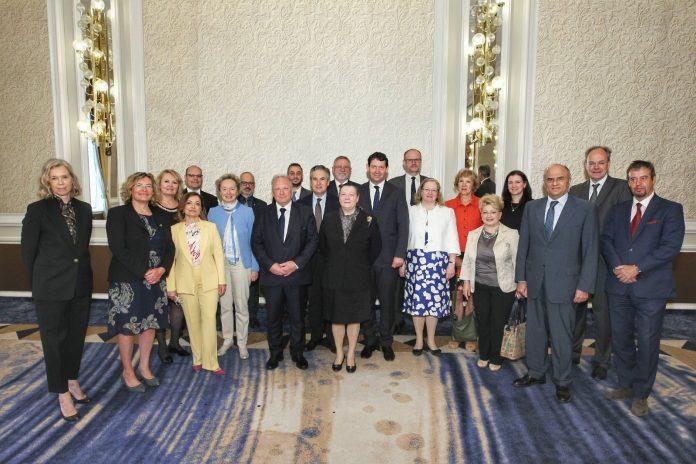 Светлан Стоев и посланиците