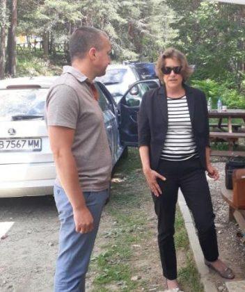 Зам.-министър Тончева и експерти посетиха Белица, където мечка нападна жена