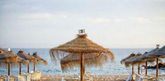 Чадъри и шезлонги