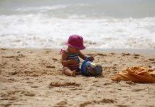 Деца, плаж
