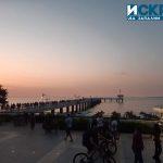 Посрещане на изгрева от моста в Бургас