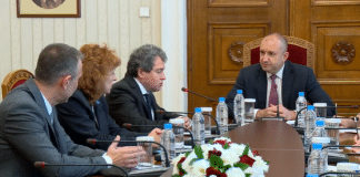 Консултации между представители на "Има такъв народ" и президента Румен Радев