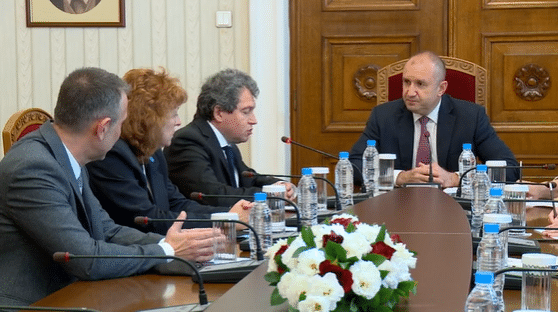 Консултации между представители на "Има такъв народ" и президента Румен Радев