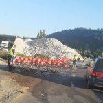 Тир разпиля каси с бирени шишета