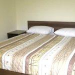 Легло в стаята в сградата на Автомагистрали