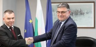 Бригаден генерал Венелин Венев и министърът на отбраната Георги Панайотов