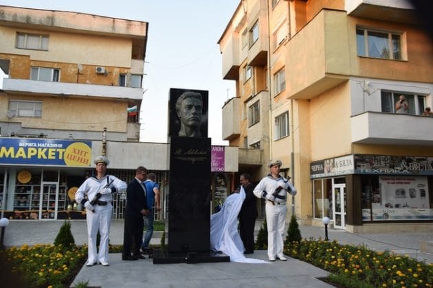 Оказване на почит към паметта на Васил Левски