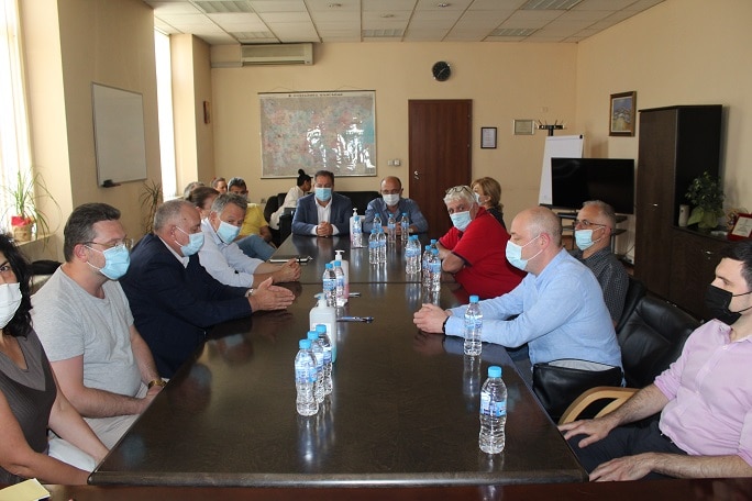 Среща на МЗ с протестиращите от Пирогов