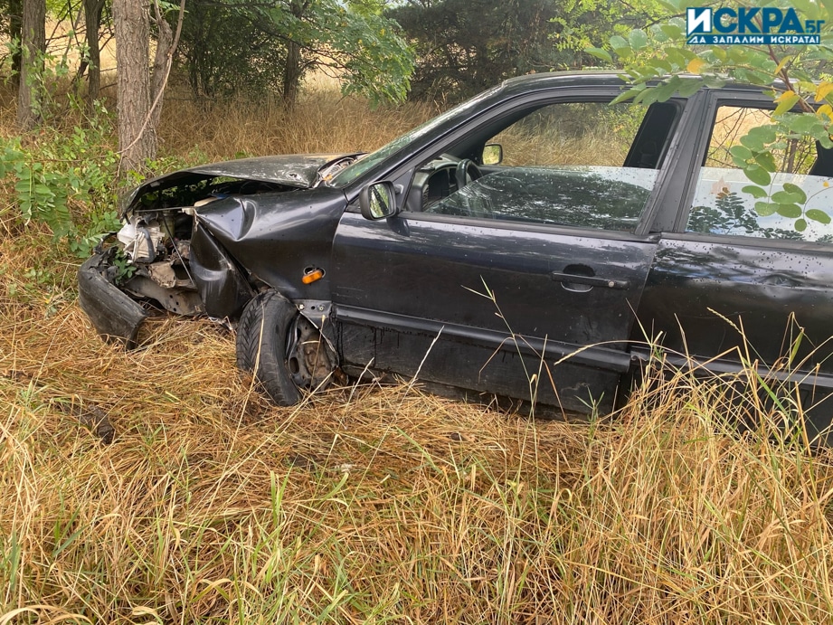 Двама са пострадали при тежка катастрофа в Ловешко съобщиха от