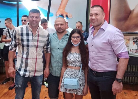 Братята Пулеви, Милен Паунов и фенка