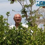 Ахмед Доган в храстите пред сараите в парк "Росенец"