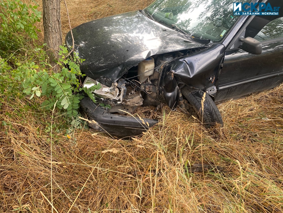 Шофьор, употребил алкохол, е катастрофирал в Ловешко, съобщиха от пресцентъра