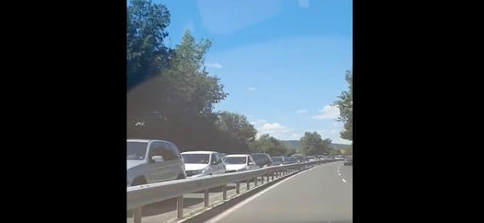 Километрично задръстване