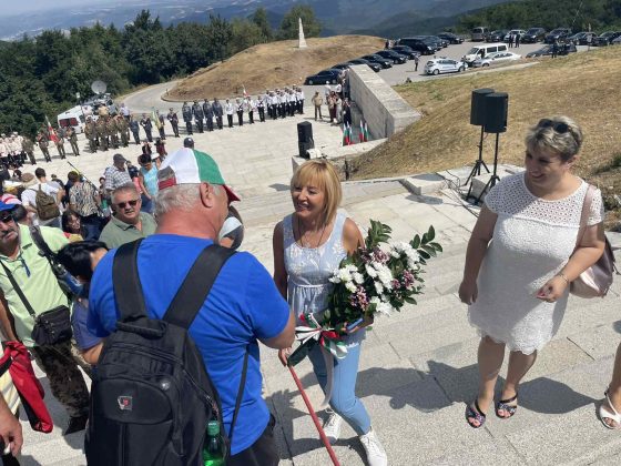 Мая Манолова