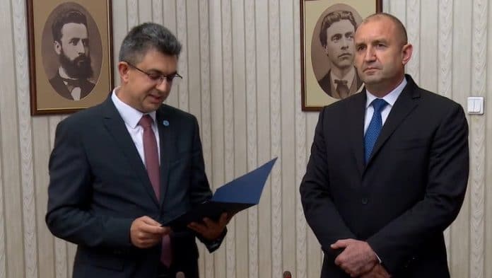 Пламен Николов връща изпълнен мандата на президента