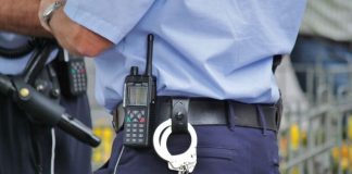 Полицай, белезници