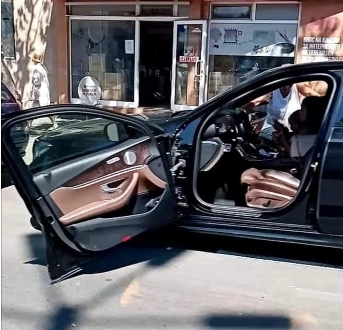 Потрошена кола в Бургас