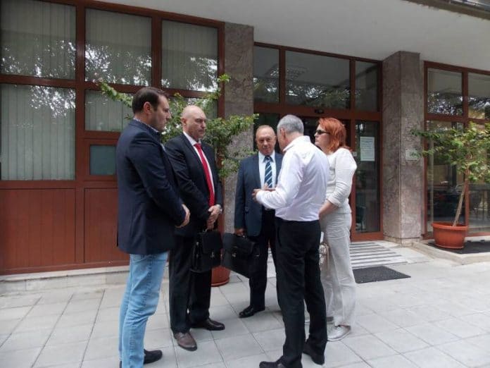 Среща за оградата по границата