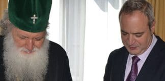 Анастас Герджиков (вдясно)