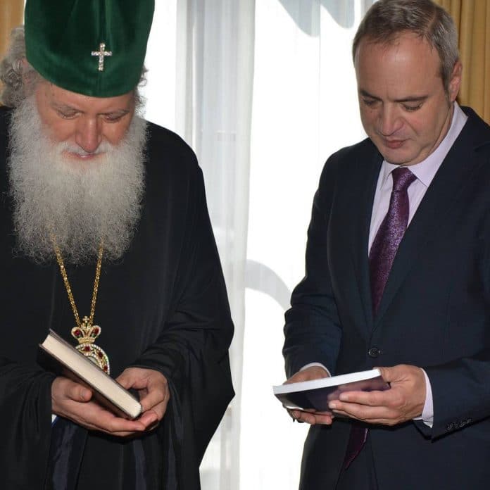 Анастас Герджиков (вдясно)