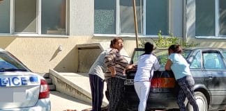 Близките на починалия млад мъж