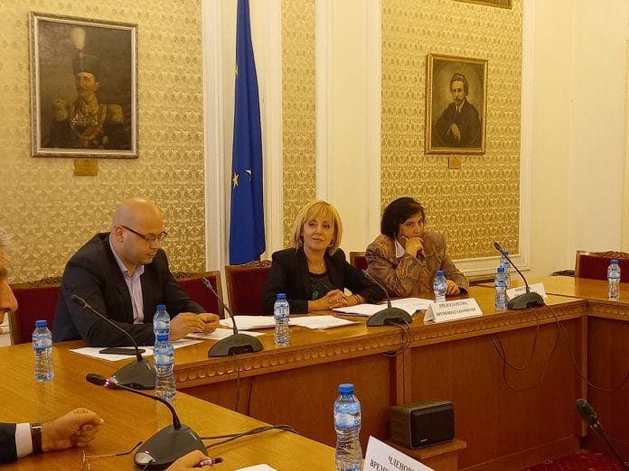 Мая Манолова