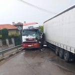 Катастрофа между влак и камион в Смирненски