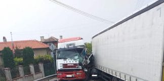 Катастрофа между влак и камион в Смирненски