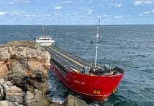 Корабът в скалите край Камен бряг