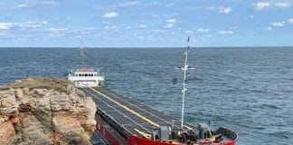 Корабът в скалите край Камен бряг