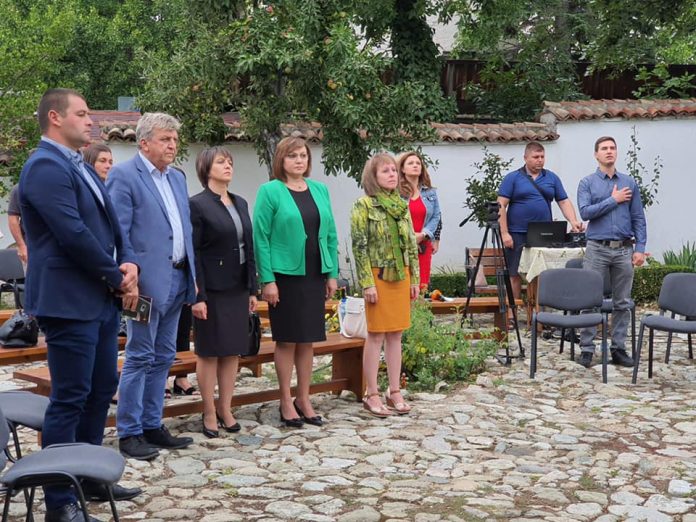 Корнелия Нинова и съпартийци отбелязват Съединението на България