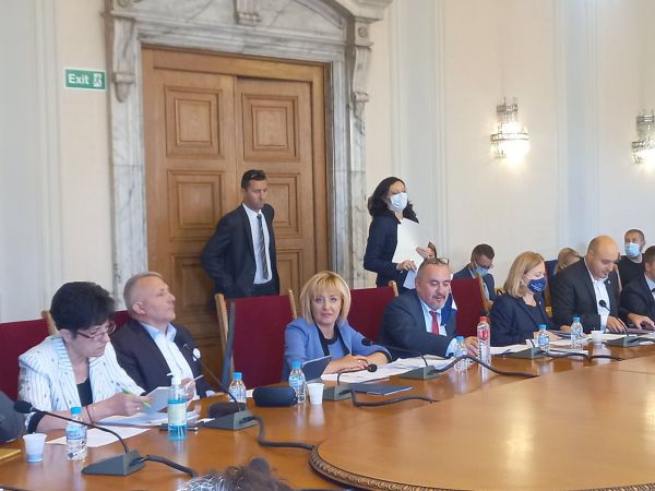 Мая Манолова