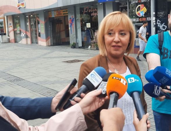 Мая Манолова