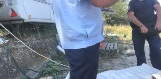 Потърпевши: Полицаи нахлуха в частен имот в рибарското селище. Това е системен тормоз!