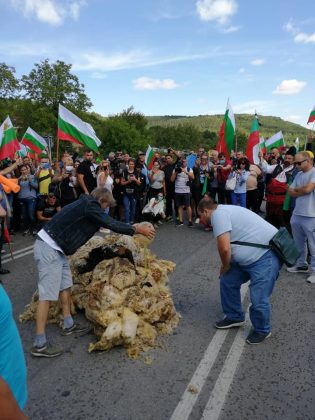 Протест на зеленчукопроизводители и животновъди