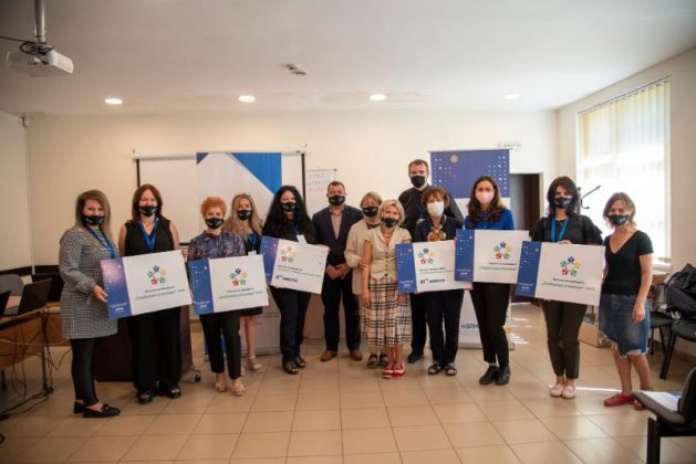 Липсата на знания са в основата на епидемията от фалшиви новини и конспиративни теории