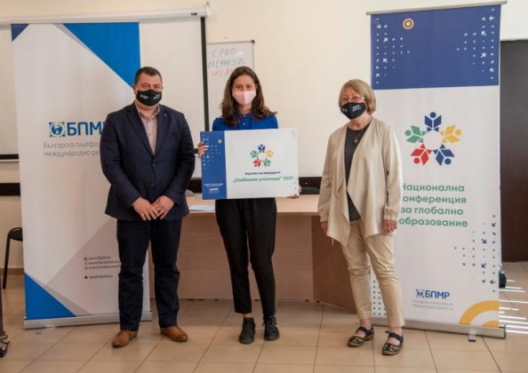 Липсата на знания са в основата на епидемията от фалшиви новини и конспиративни теории