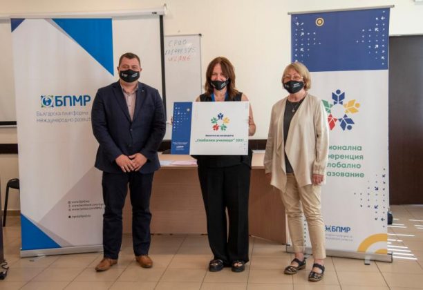 Липсата на знания са в основата на епидемията от фалшиви новини и конспиративни теории