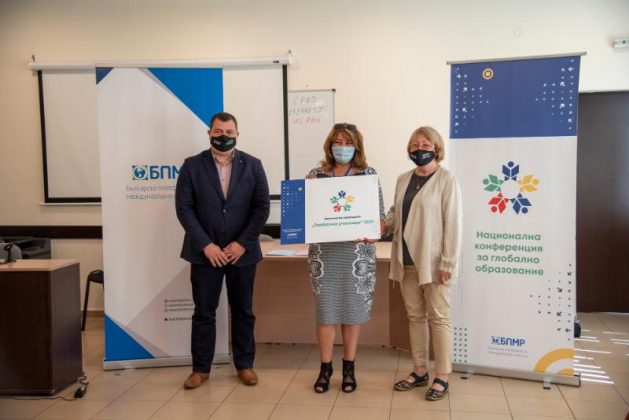 Липсата на знания са в основата на епидемията от фалшиви новини и конспиративни теории