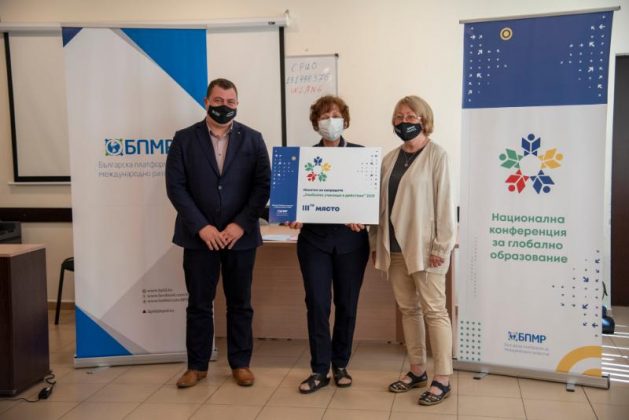 Липсата на знания са в основата на епидемията от фалшиви новини и конспиративни теории