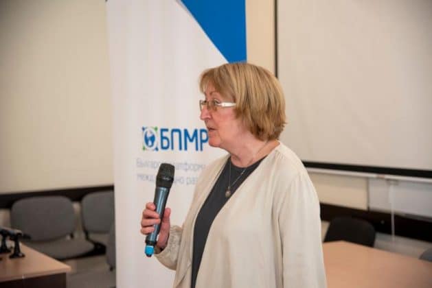 Липсата на знания са в основата на епидемията от фалшиви новини и конспиративни теории