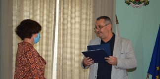 Бургаските медици с грамоти за ваксинационната компания