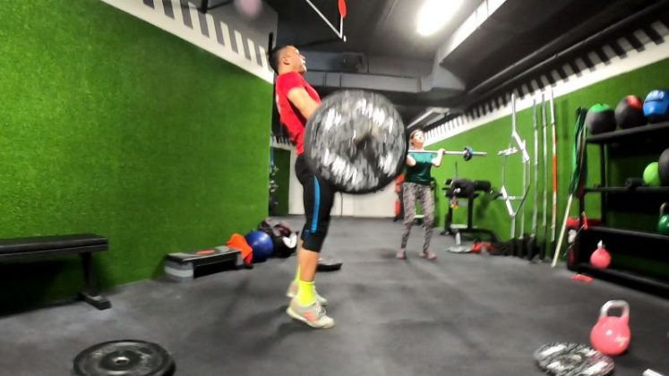 Любомир Спасов по време на тренировка в залата