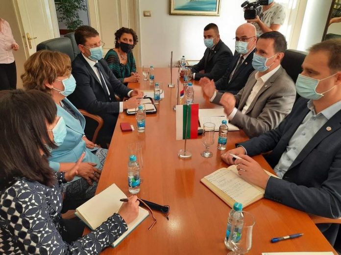 Споразумение между Ловеч и Требине