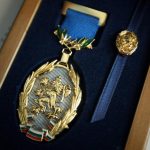 Златен почетен знак